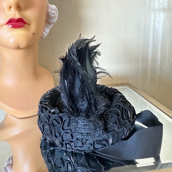 SMART 1940s\' BLACK FELT TILT HAT WITH SHINY BLACK TRIM + TALL FEATHERS main image 10